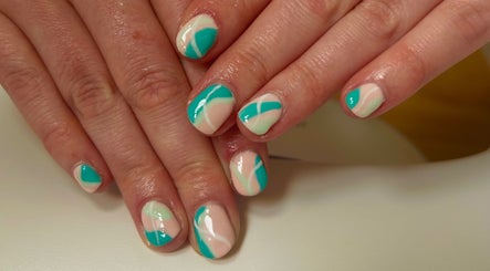 Polished By Em изображение 3