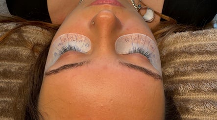 Luxe Lashes by Halley image 2