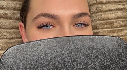 Luxe Lashes by Halley image 3