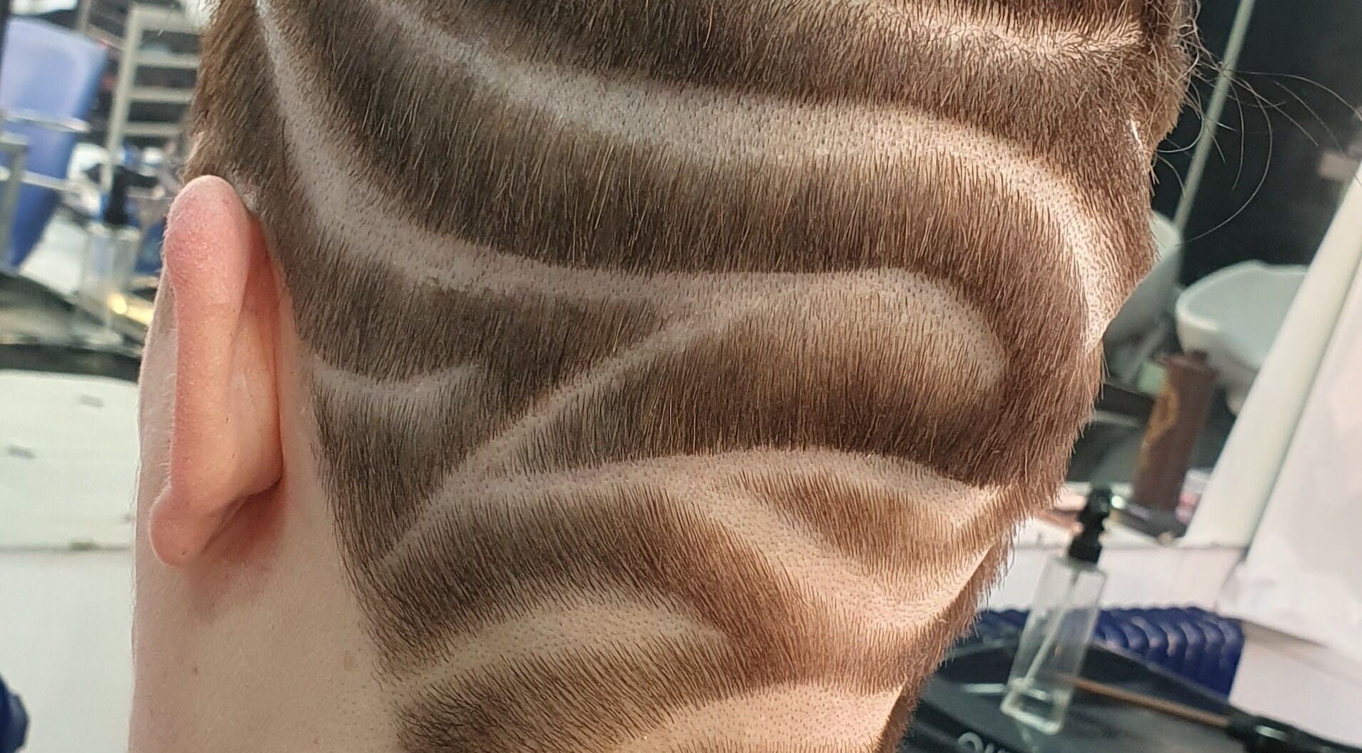 Diseño de corte de cabello artístico en Peluquería Laca's, San Martín Del Rey Aurelio, ES.