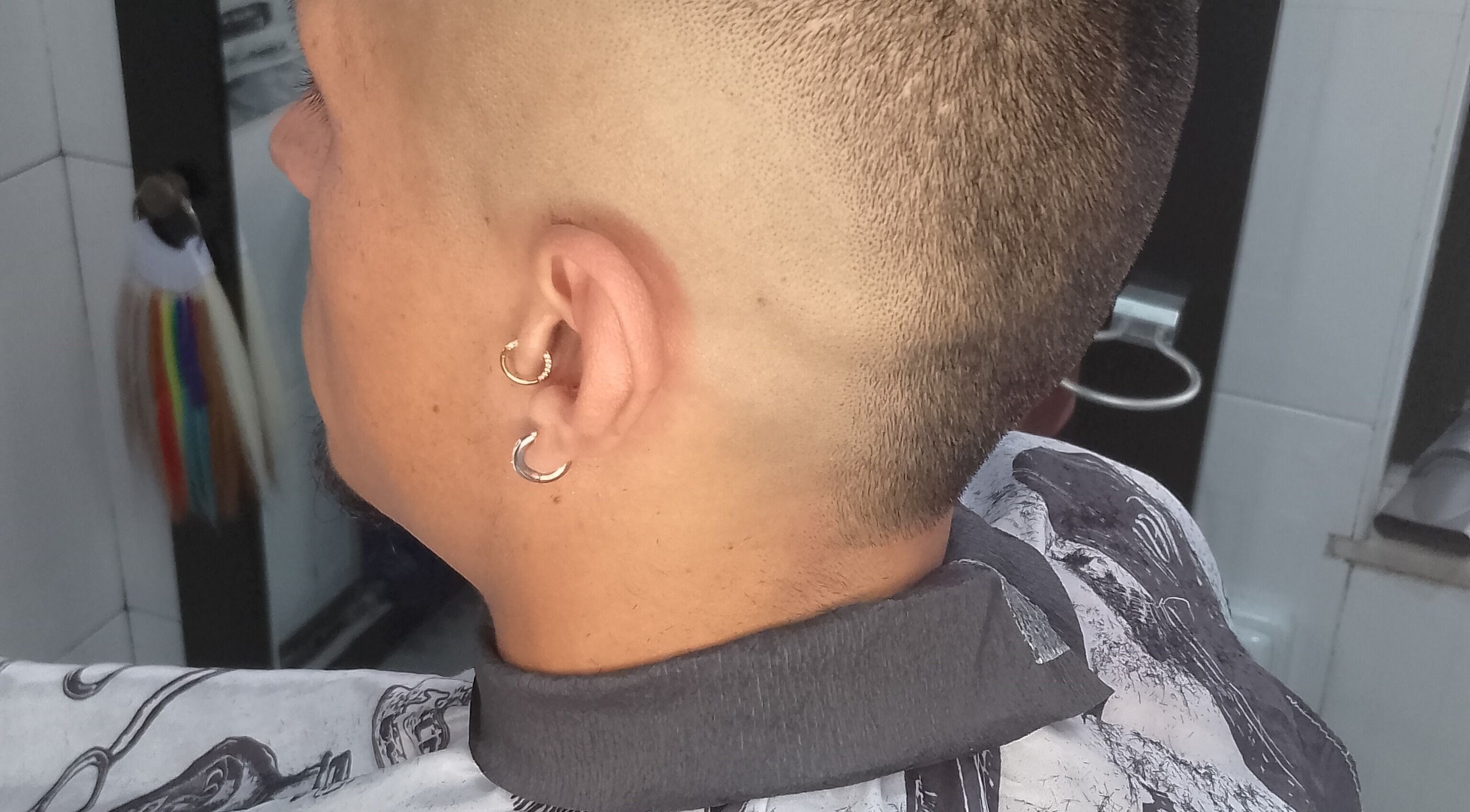 Corte de pelo moderno en Aguilera Estilistas, El Entrego, San Martín Del Rey Aurelio, ES.