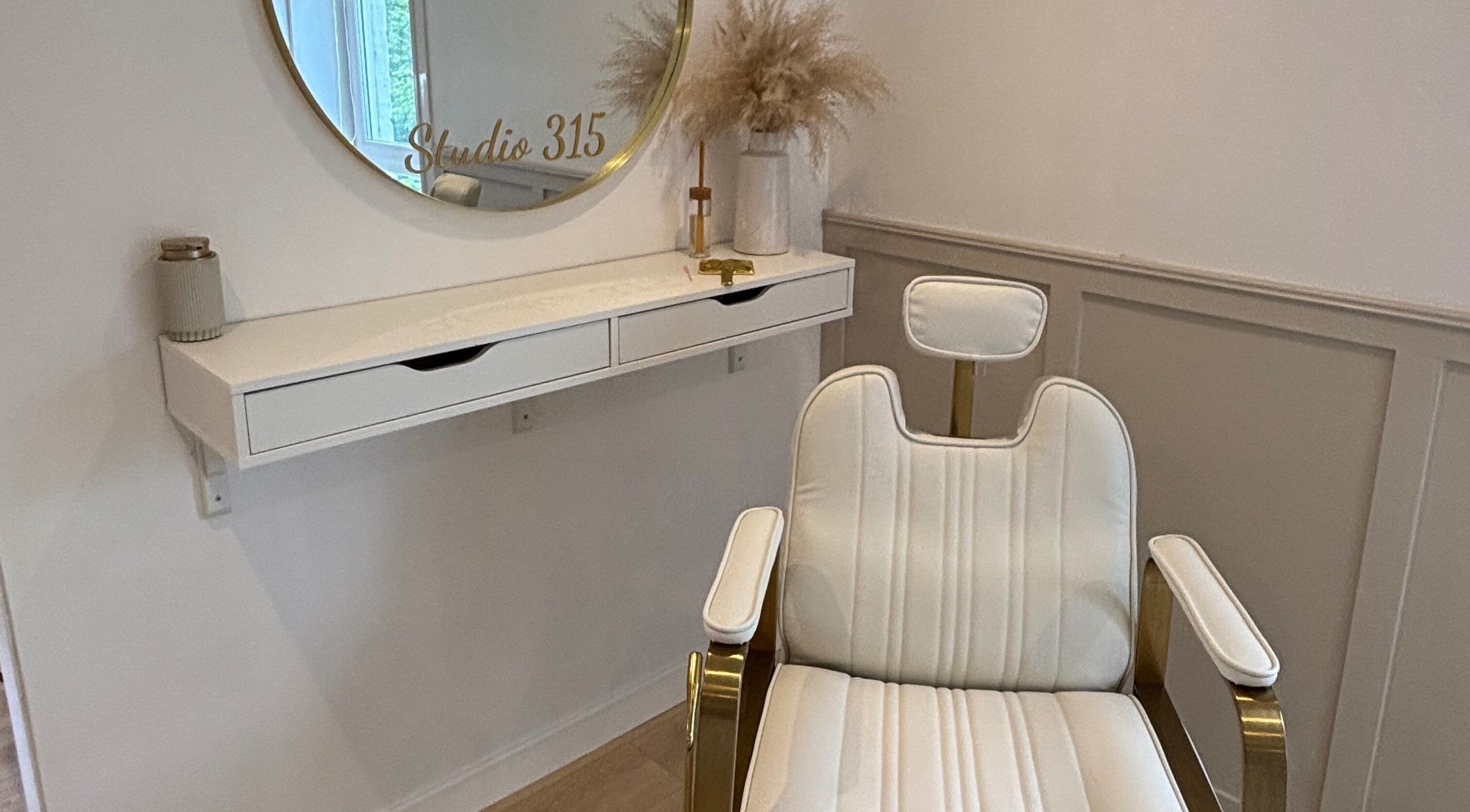 Luxurious beauty chair and round mirror at N Dbrows&Beauty, Busby, Scotland, GB.