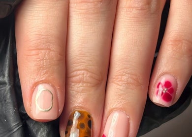Unique nail art with floral and animal prints by Madison Olivia in Kirk Sandall, England, GB.