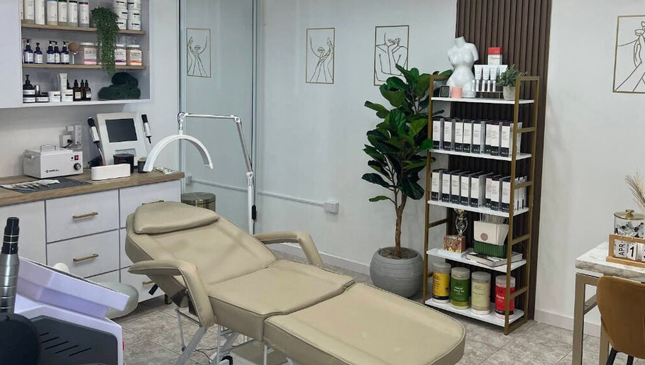 Relaxing treatment room at Elite Aesthetics By Arlene, Aguadilla, Aguadilla, PR, featuring a plush recliner.