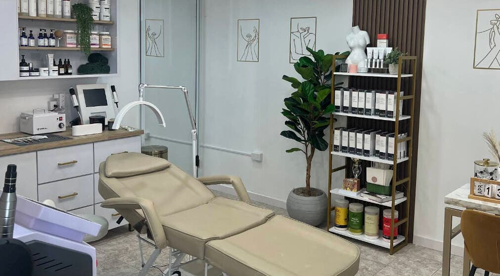 Relaxing treatment room at Elite Aesthetics By Arlene, Aguadilla, Aguadilla, PR, featuring a plush recliner.