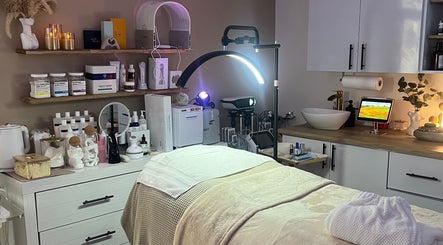Luxurious spa setup at Elite Aesthetics By Arlene in Aguadilla, PR with treatment bed and beauty products.