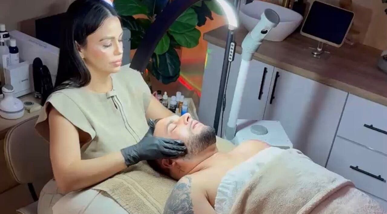 Tratamiento facial en Elite Aesthetics By Arlene, Aguadilla, Aguadilla, PR. Ambiente relajante y profesional.