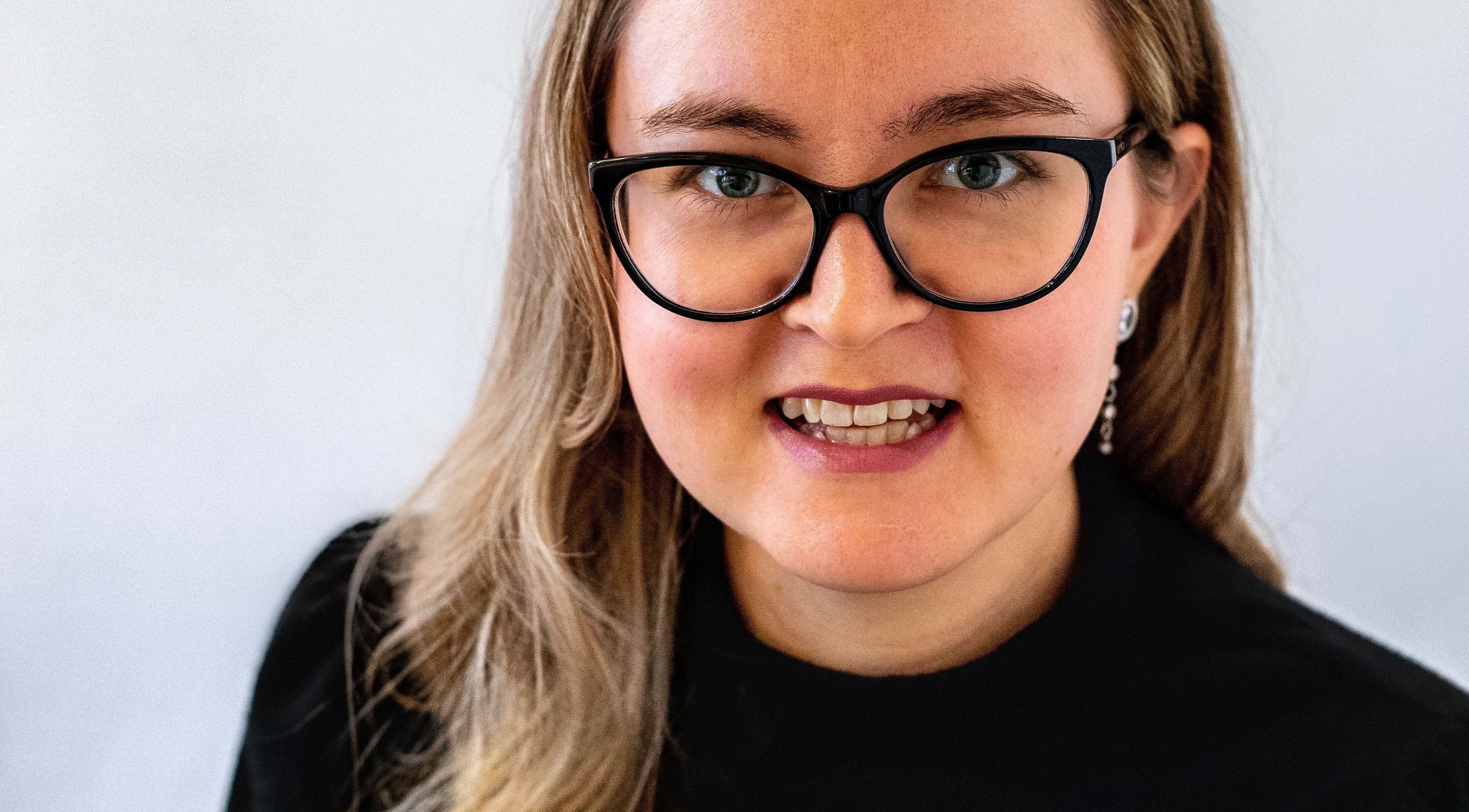 Expert stylist at Samantha Quick Hair in Niagara Falls, Ontario, CA, smiling warmly.