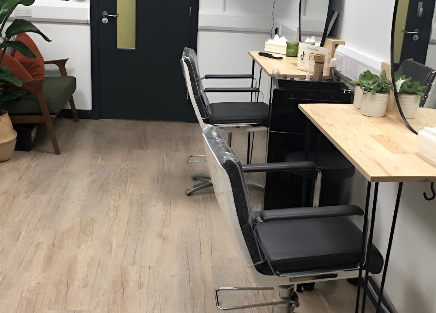 Elegant styling station at PhedeliaRose, London, England, GB offering a modern wellness experience.