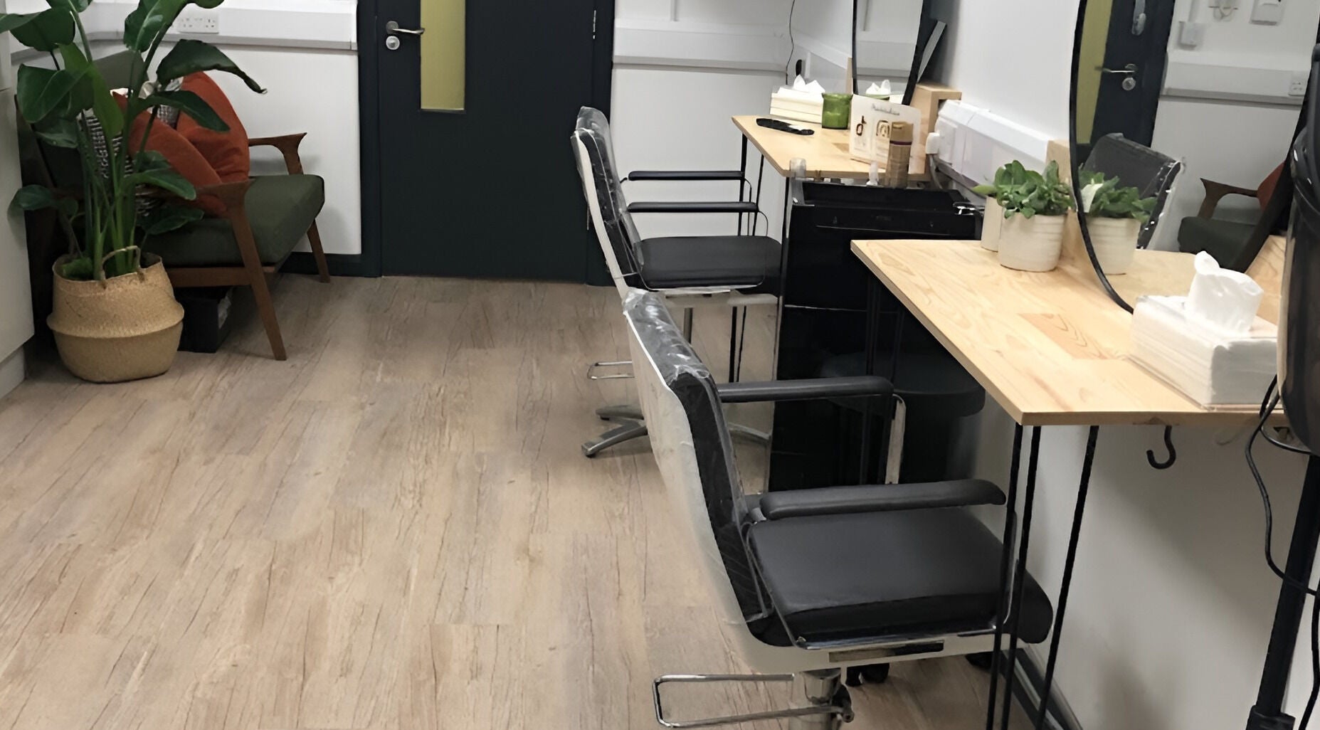 Elegant styling station at PhedeliaRose, London, England, GB offering a modern wellness experience.