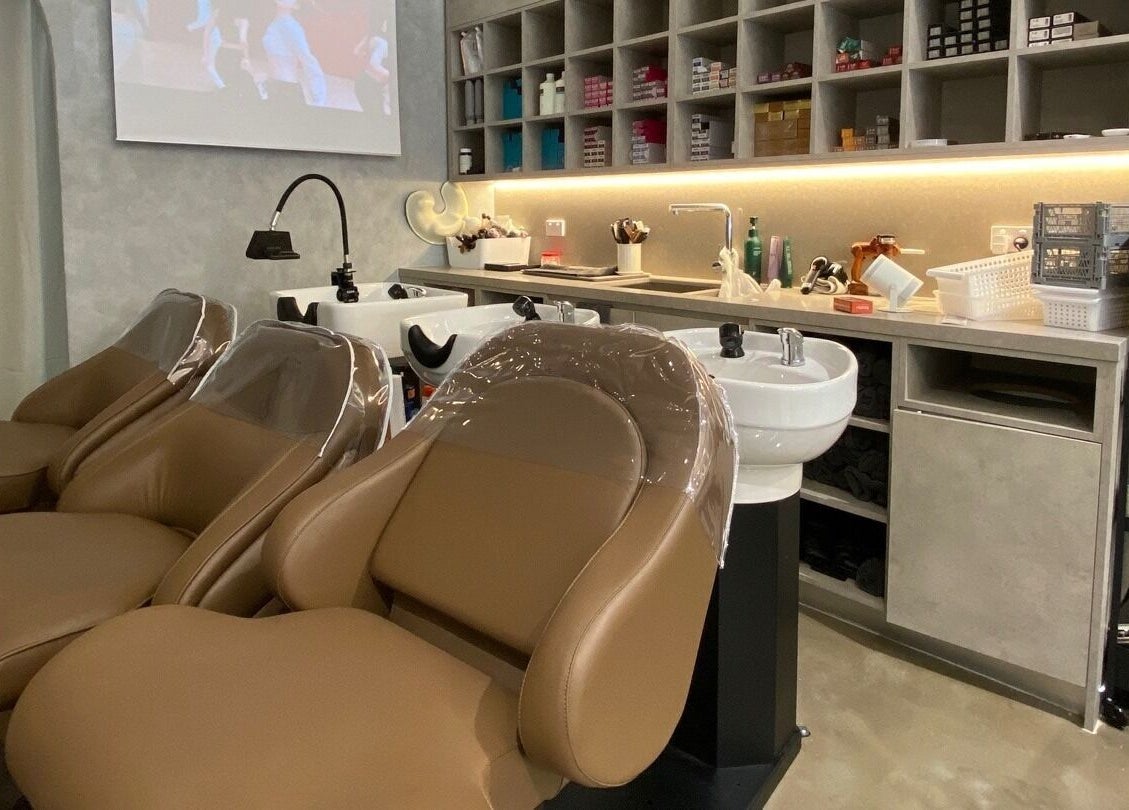 Luxurious salon chairs and washbasins at Ora No1, Lidcombe, New South Wales, AU, offering premium beauty services.