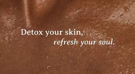 Mudita Rituals spa in Bali showcases detox treatment message on textured background.