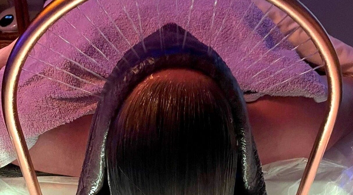 Relaxing spa treatment at Tre Lux Wellness Lounge in Lisle, Illinois, US. Enhance your wellness experience.