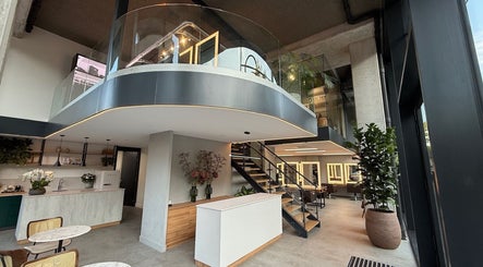 Modern salon interior at GP Hair Experience, Amsterdam, Noord-Holland, NL, featuring sleek design and natural light.
