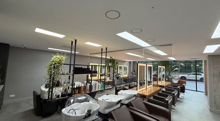 Modern interior of GP Hair Experience in Amsterdam, Noord-Holland, NL with salon chairs and mirrors.