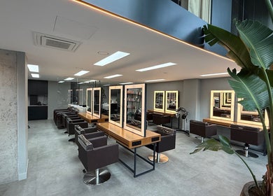 Modern interior of GP Hair Experience in Amsterdam, Noord-Holland, NL with stylish styling stations.