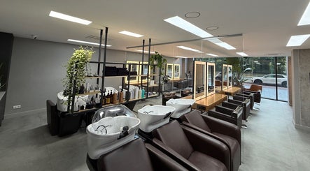 Interior of GP Hair Experience in Amsterdam, Noord-Holland, NL featuring modern hair stations and sleek design.