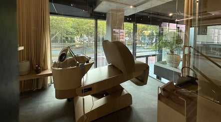 Luxury spa chair in GP Hair Experience, Amsterdam, Noord-Holland, NL, offering a serene wellness atmosphere.