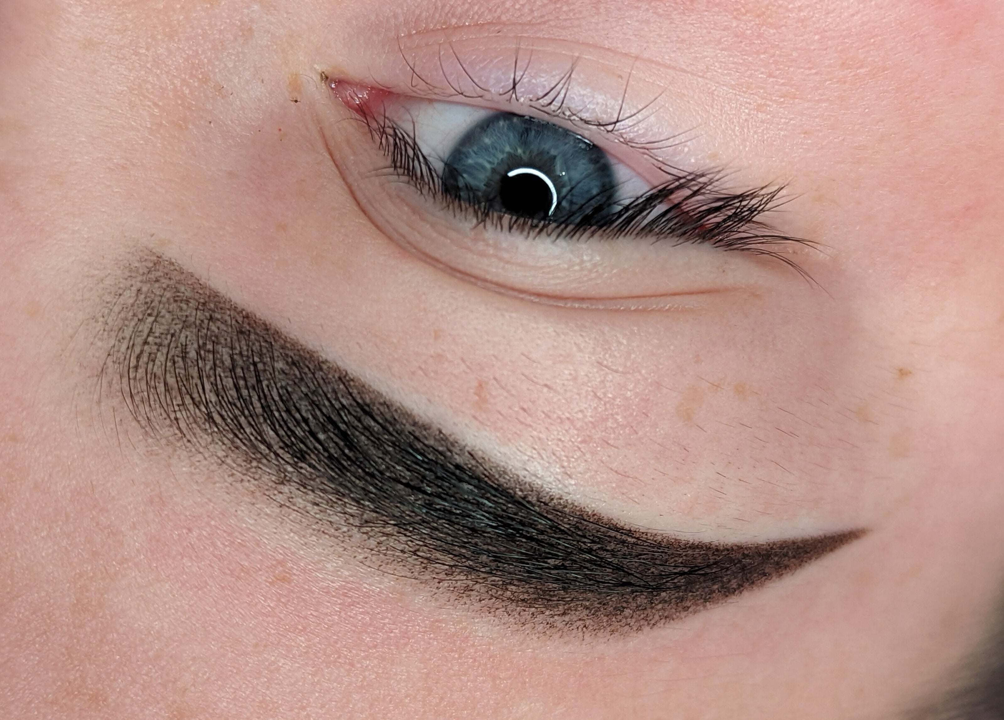 Micropigmentare sprâncene la Academia de Micropigmentare Eliza Nae_Balotesti_Ilfov, Baloteşti, Județul Ilfov, RO.