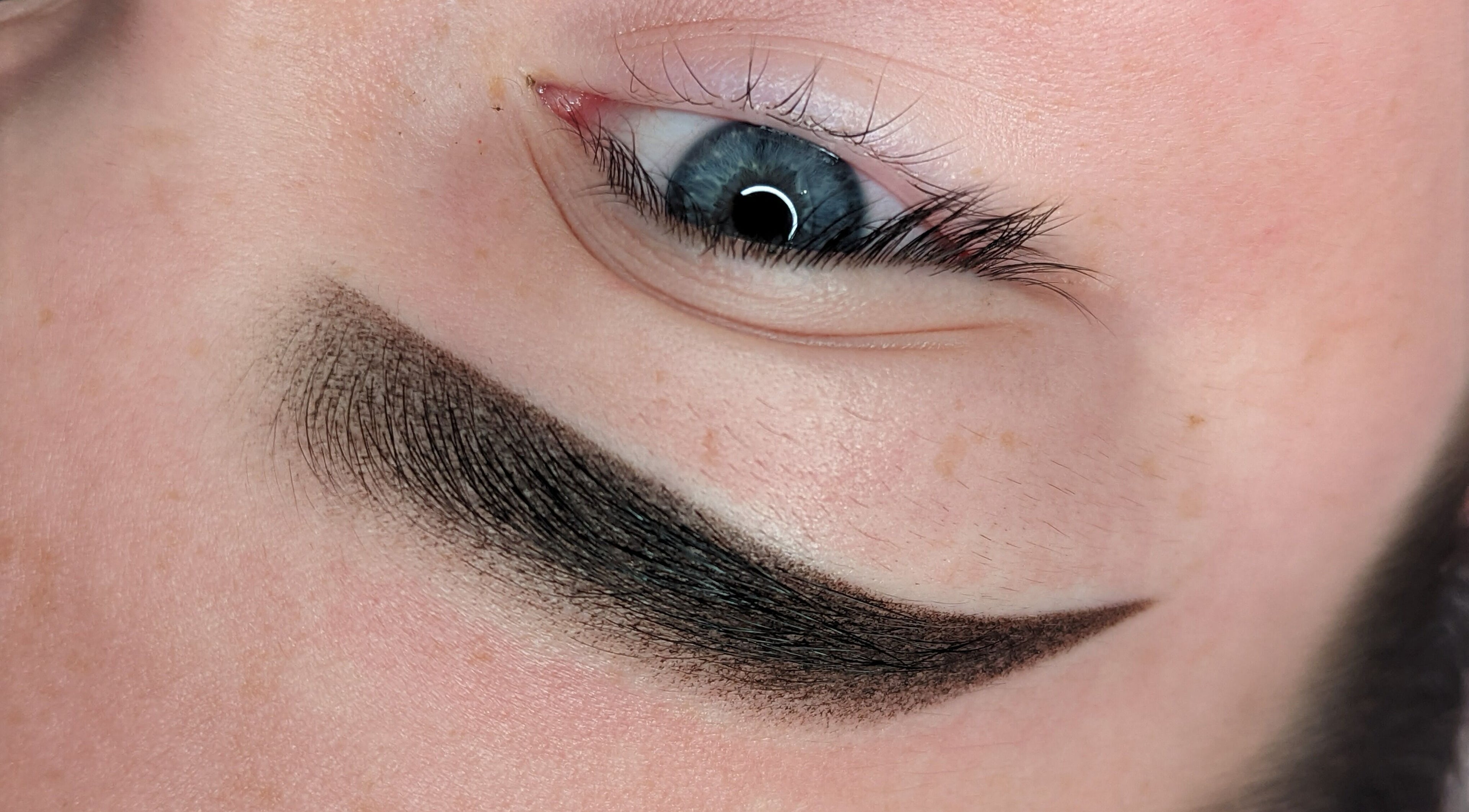 Micropigmentare sprâncene la Academia de Micropigmentare Eliza Nae_Balotesti_Ilfov, Baloteşti, Județul Ilfov, RO.