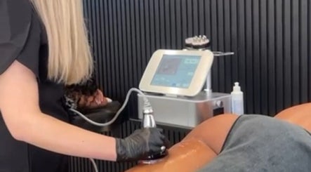 The Carve Clinic slika 2