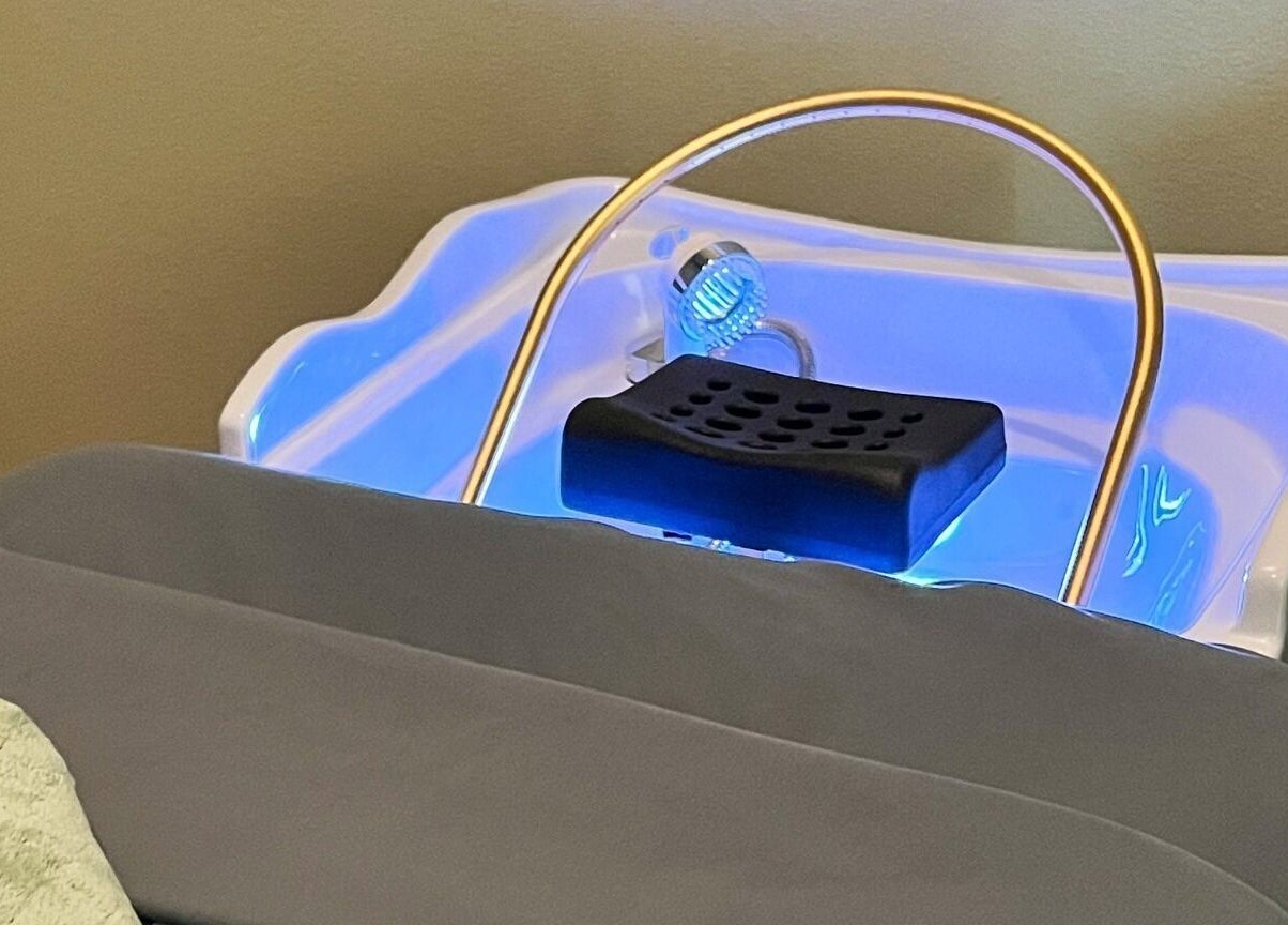 Relaxing scalp spa tub at Spa Eves | Scalp Spa + Massage in Austin, Texas, US, glowing with blue soothing light.