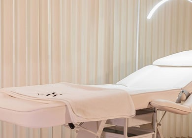 Luxurious treatment bed at AURA J Gateway Studio, Singapore, SG for wellness and relaxation.