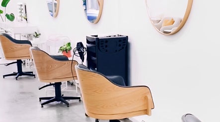DDIOR | HAIR | Richmond salon interior with sleek chairs and mirrors in Richmond, Victoria, AU.