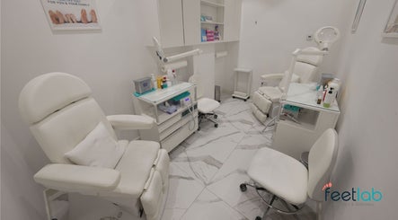 Modern podiatry treatment room at Feetlab Podiatry L.L.C, Dubai, AE with comfortable chairs and equipment.