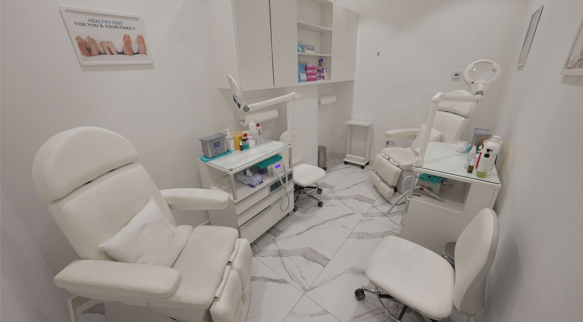 Feetlab Podiatry L.L.C - Dubai Hills Mall, elegant treatment room in Dubai, AE, with modern furniture and equipment.