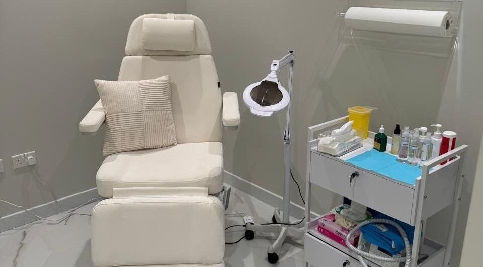 A cozy treatment room at Feetlab - Dubai Creek Harbour, featuring a plush chair. Located in Dubai, AE.
