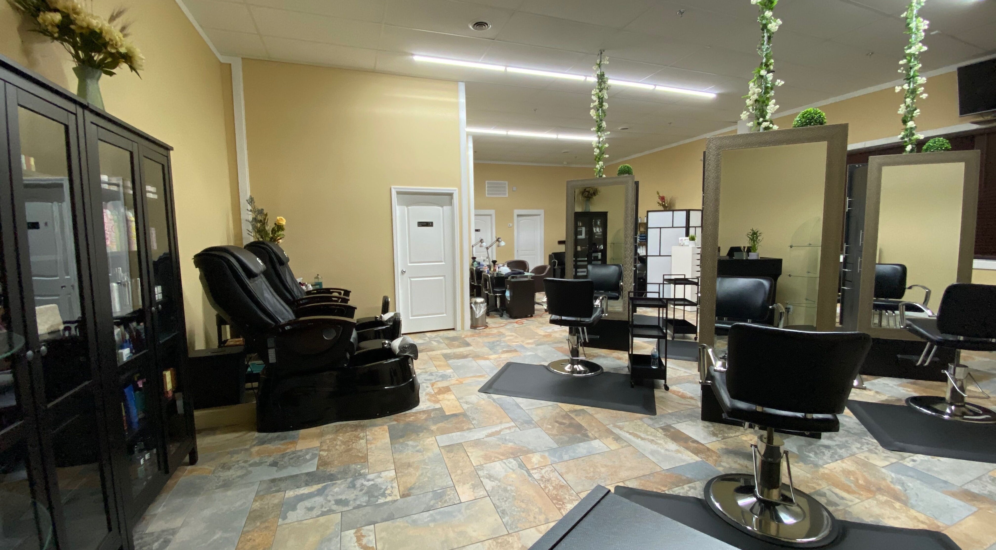 Interior of 909 Salon & Spa Inc. featuring styling chairs and mirrors in Indianapolis, Indiana, US.
