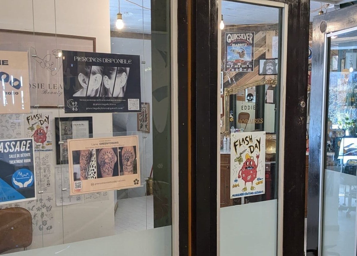 Entrance of Piercings By Kiera in Morzine, Auvergne-rhône-alpes, FR, showcasing tattoo and piercing ads.