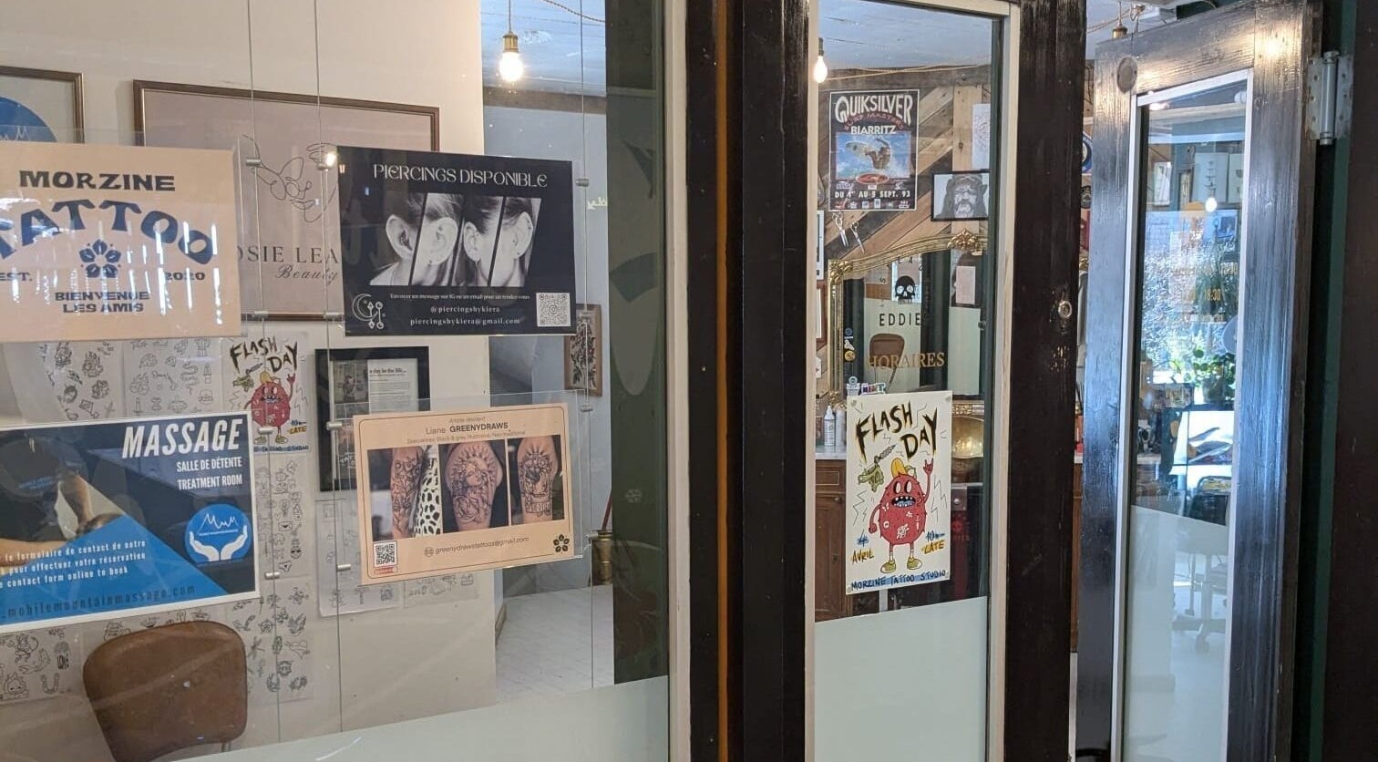 Entrance of Piercings By Kiera in Morzine, Auvergne-rhône-alpes, FR, showcasing tattoo and piercing ads.