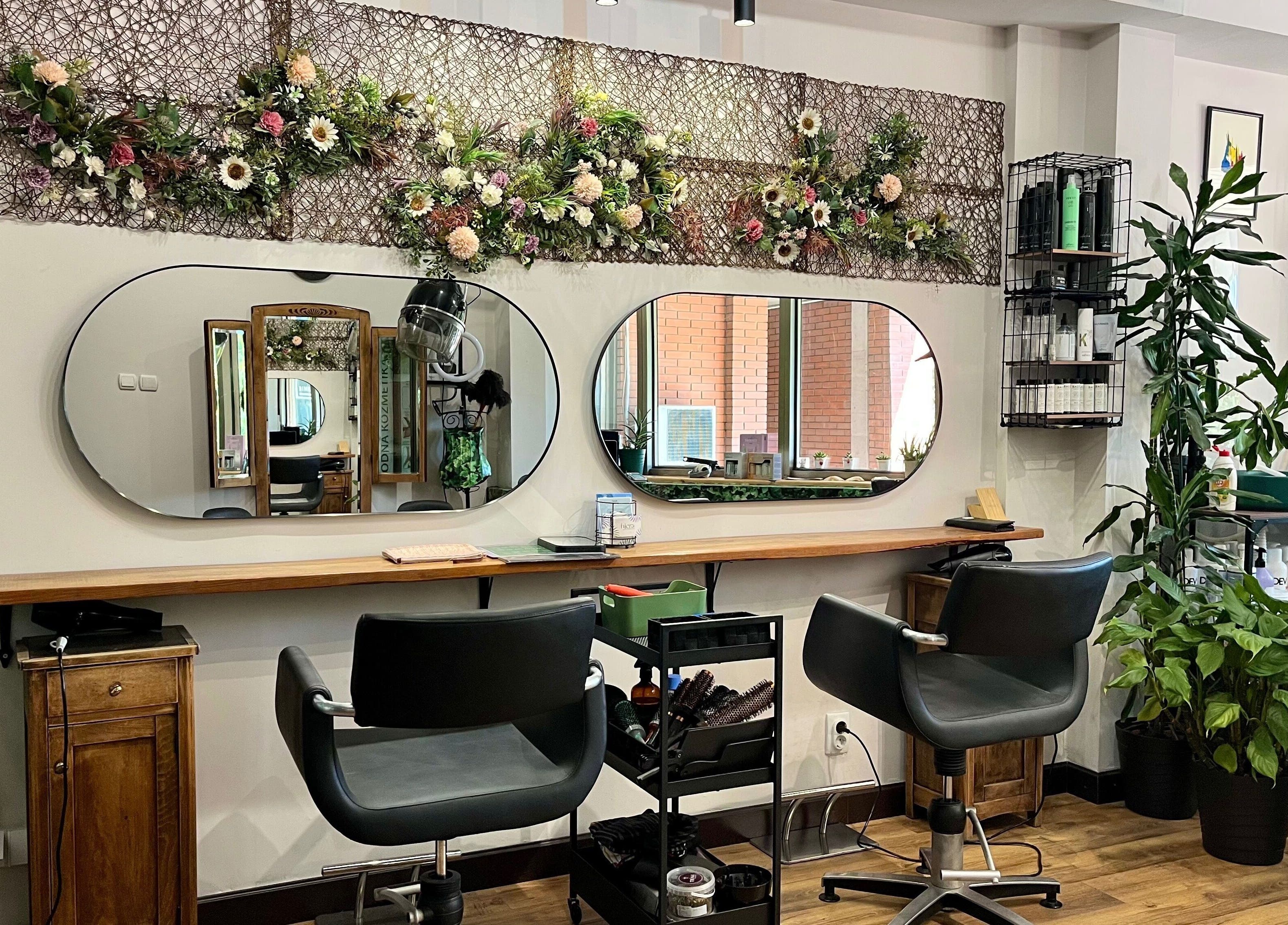 Elegant styling area at Hjera Studio & Spa, Beograd, RS with modern chairs and lush greenery.