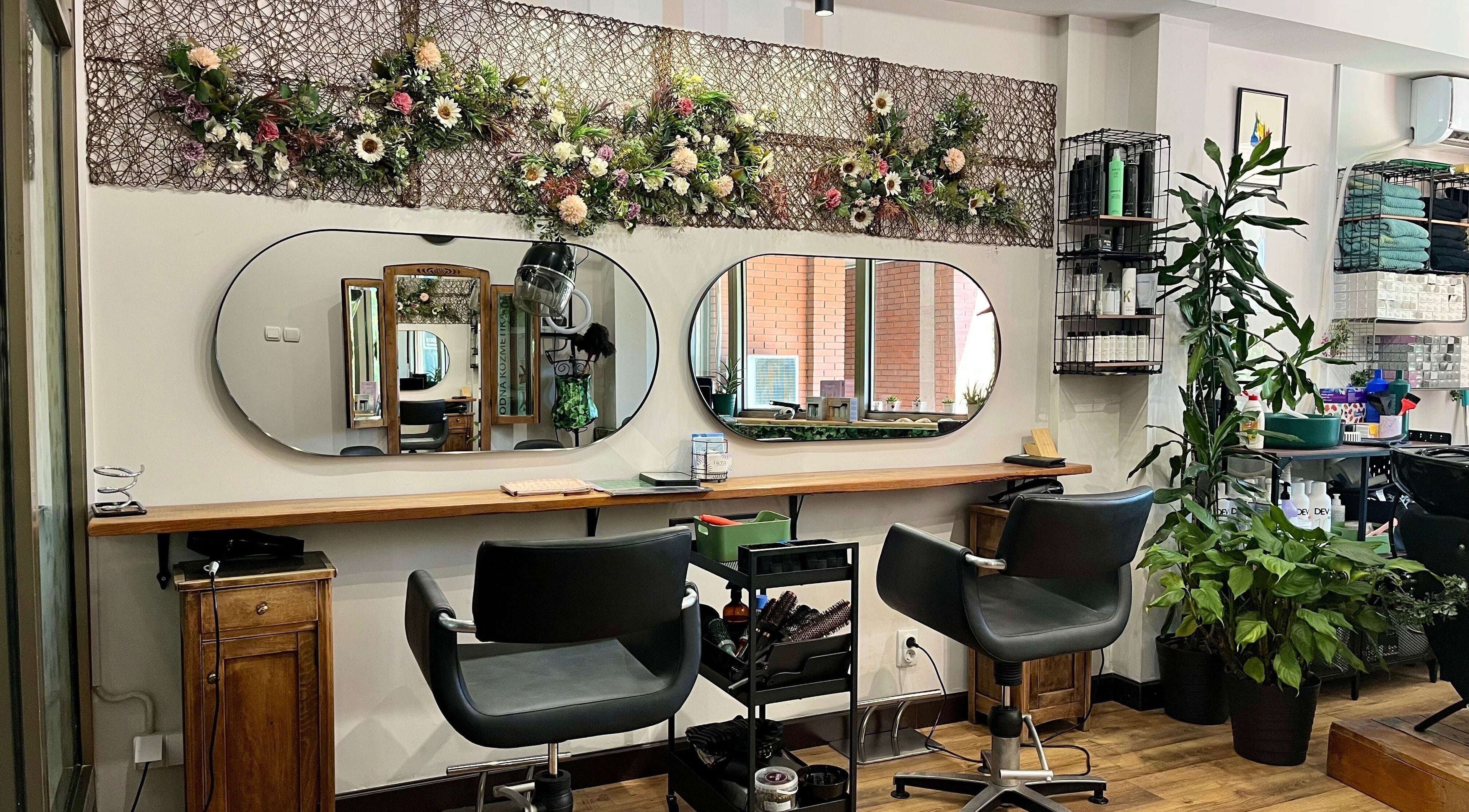 Elegant styling area at Hjera Studio & Spa, Beograd, RS with modern chairs and lush greenery.