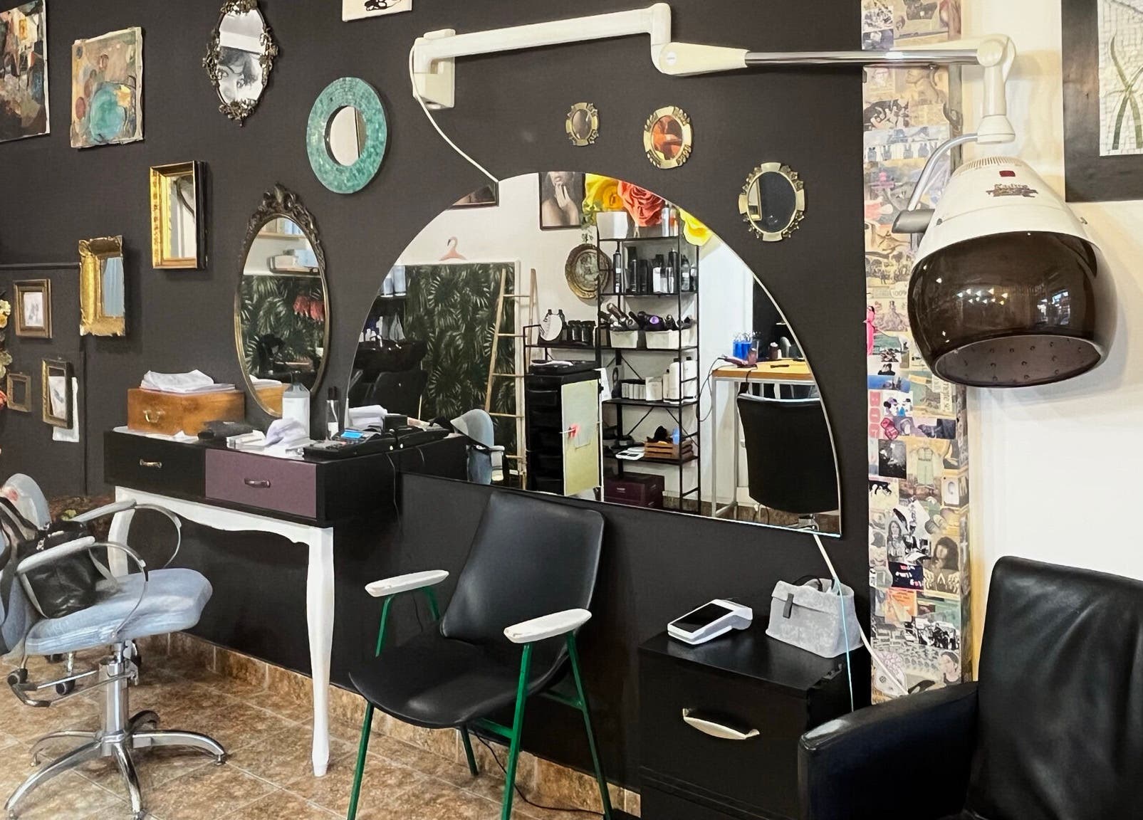 Chic salon interior at Hjera Atelje, Beograd, RS, featuring elegant decor and professional styling equipment.