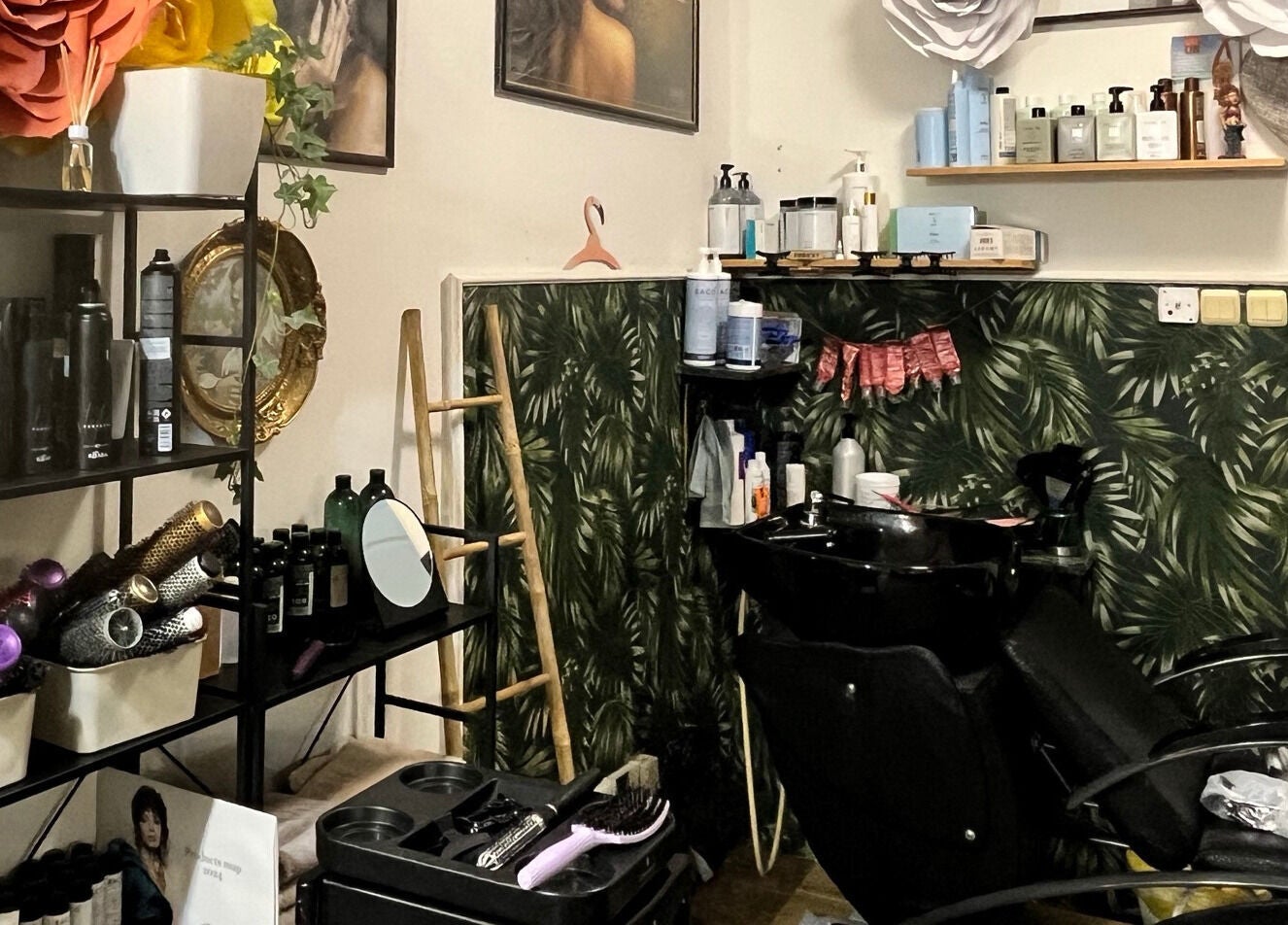 Hjera Atelje salon interior in Beograd, RS, featuring styling area with elegant decor and hair products.