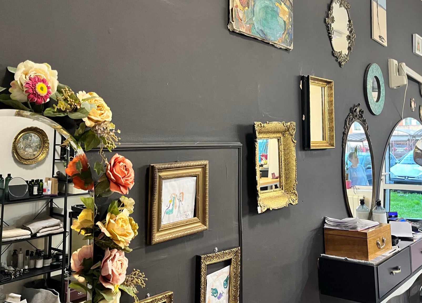 Vintage mirrors and floral decor in Hjera Atelje, Beograd, RS, creating a cozy aesthetic.