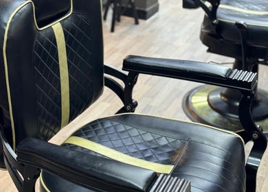 Moderna silla de barbero en D’Perú Barbershop, La Molina, Provincia De Lima, PE.