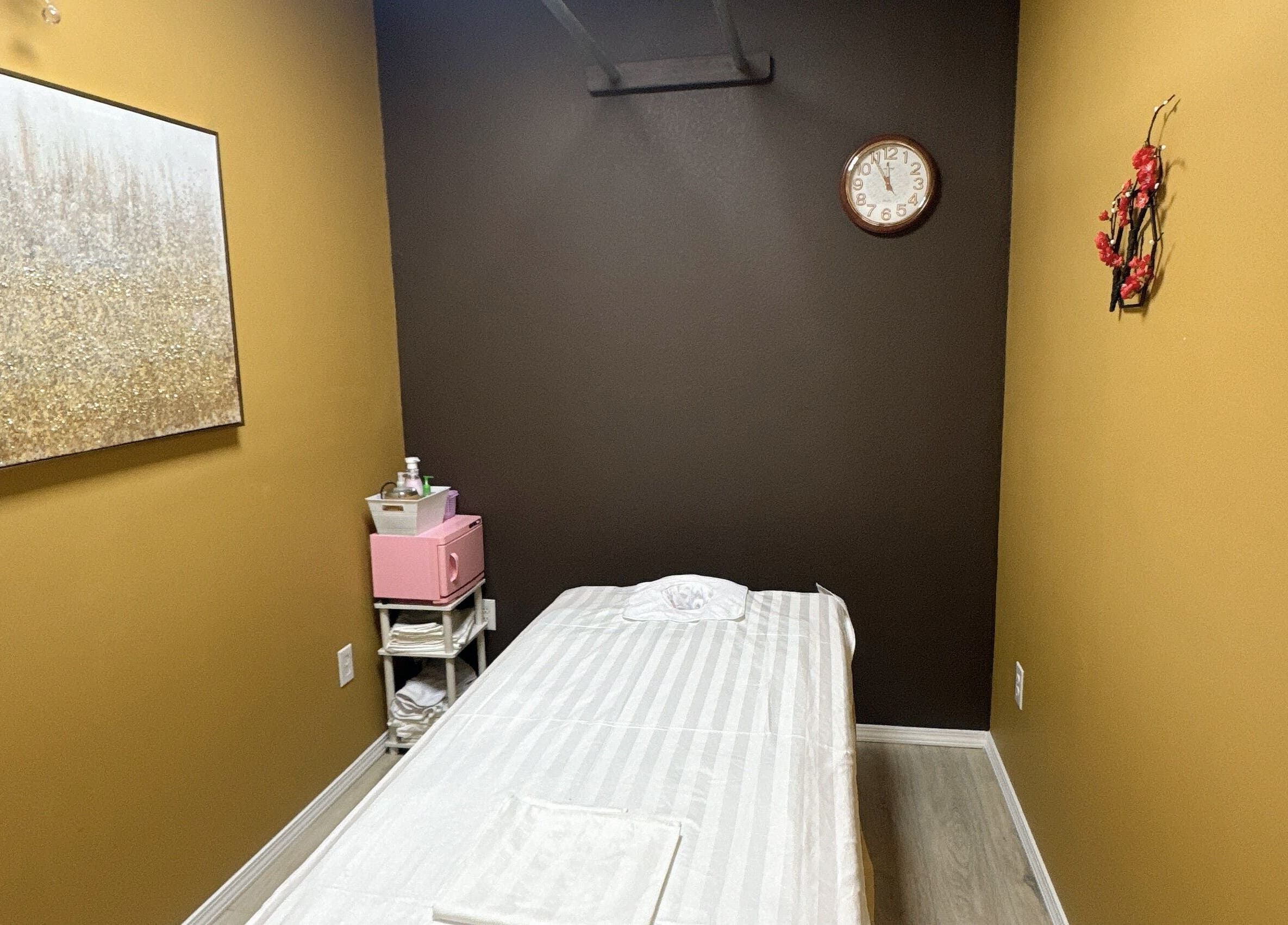 Cozy massage room at Oak Tree Massage & Facial Lovers ln in Dallas, Texas, US with a warm, inviting decor.