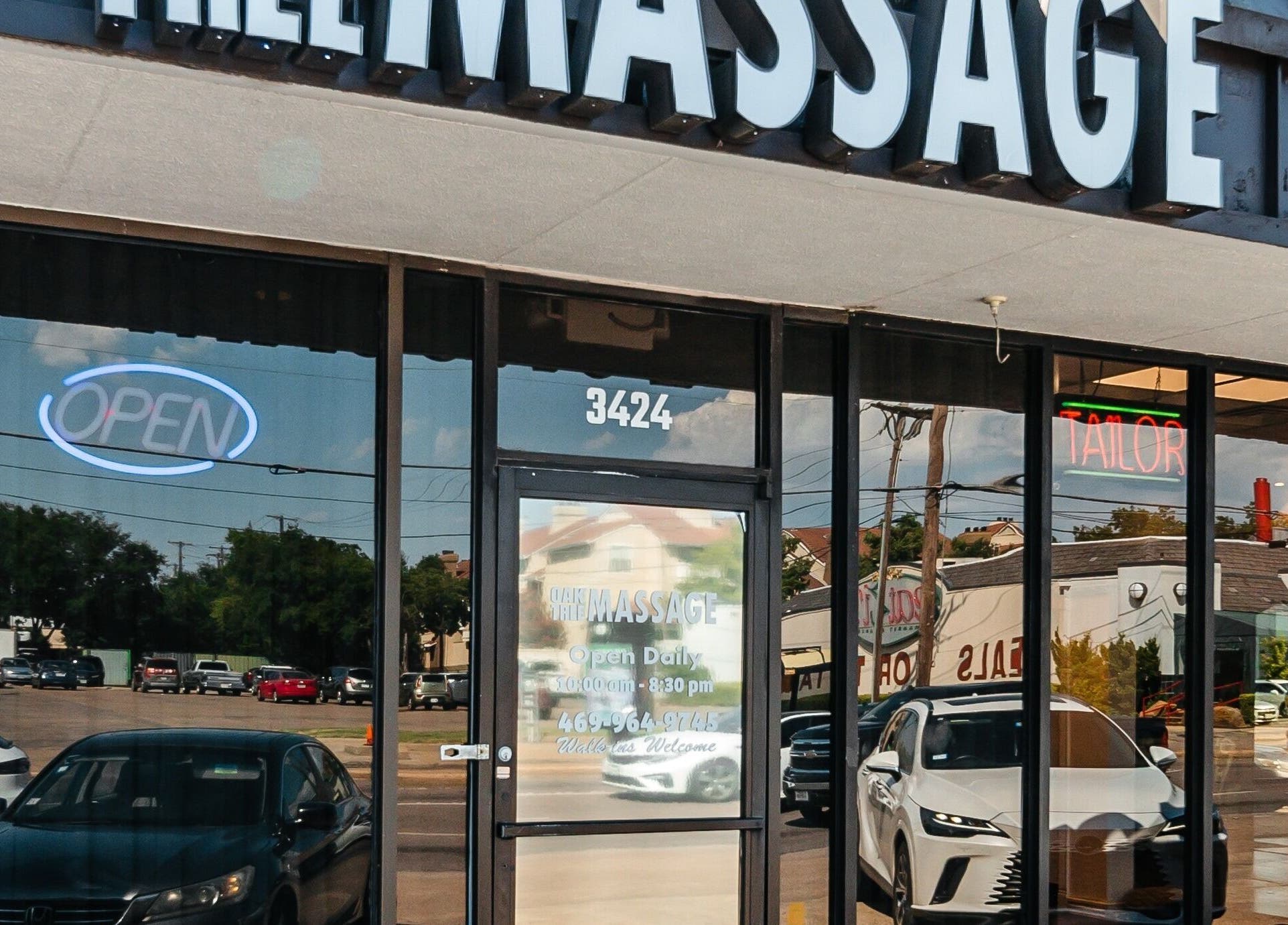 Front view of Oak Tree Massage Oak Lawn, showcasing the clear signage in Dallas, Texas, US.