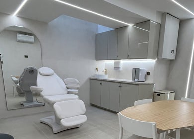 Modern treatment room at Aestheticus London featuring sleek design and equipment, located in London, England, GB.