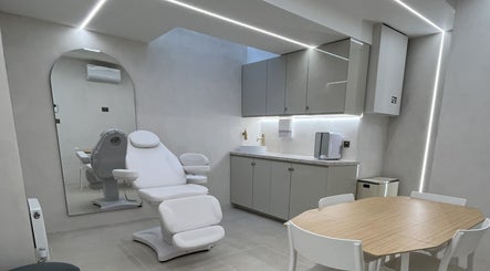 Modern treatment room at Aestheticus London featuring sleek design and equipment, located in London, England, GB.