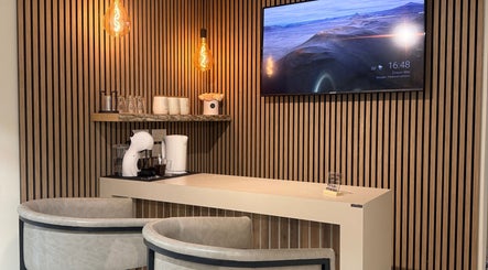 Cozy refreshment area at Nail Boutique By Leann, Il-gżira, MT with modern seating and warm decor.
