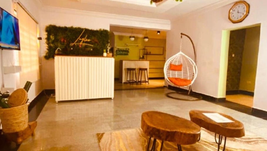 Luglow Aesthetics, bilde 1