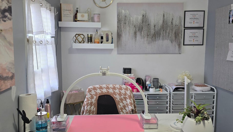 Simplydeenails image 1