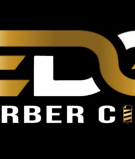 Logo dorado de Edgard Barber Club en Concepción, Tucumán, AR mostrando elegancia y estilo.