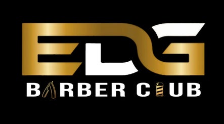 Logo dorado de Edgard Barber Club en Concepción, Tucumán, AR mostrando elegancia y estilo.