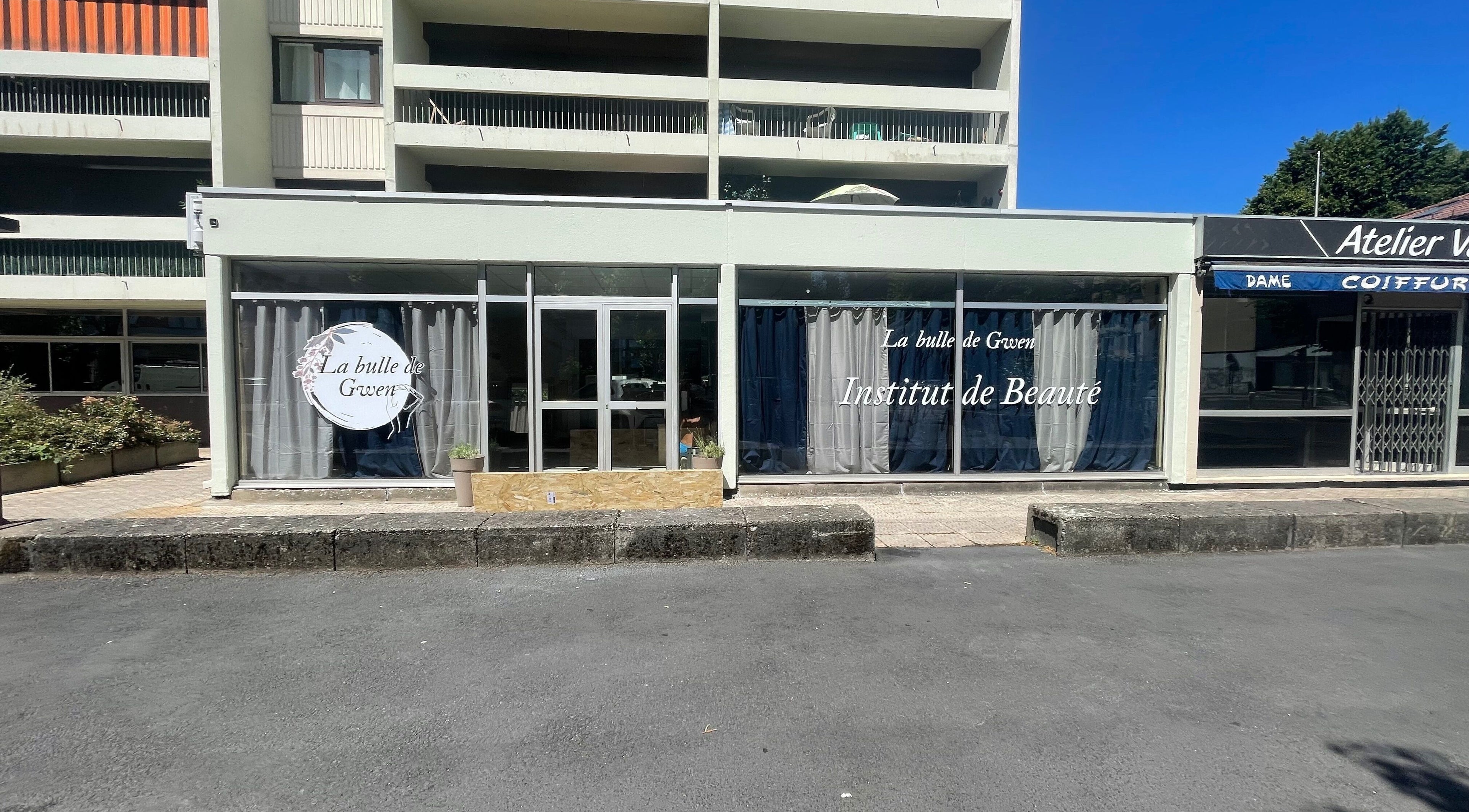 Façade de La Bulle de Gwen à Aurillac, Auvergne-rhône-alpes, FR, spécialisée en beauté et bien-être.